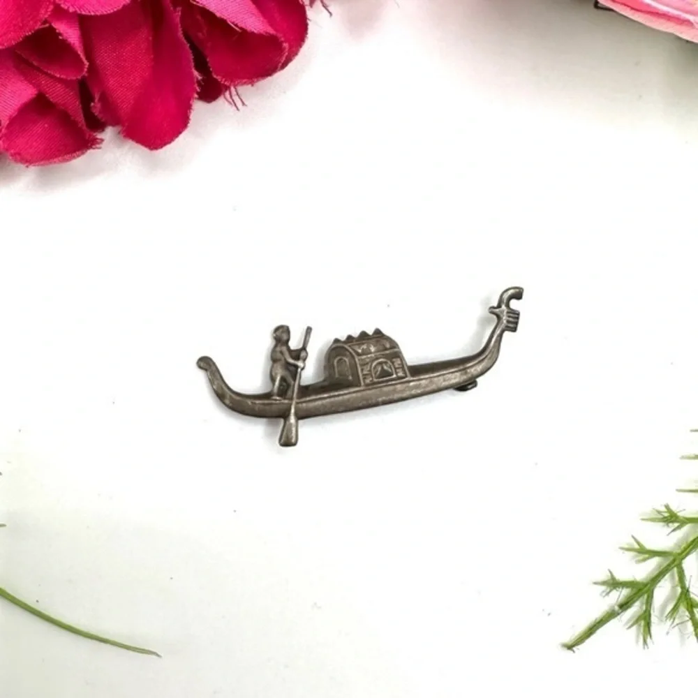 VINTAGE⚜️Antiqued Silver Rowboat Brooch